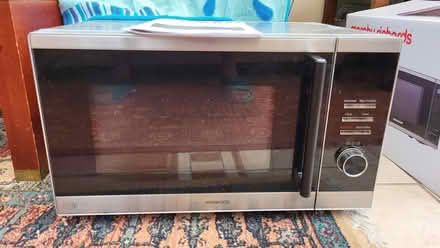 Photo of free Kenwood Microwave 25ltr, need fixing - see description (Round Green LU3) #1