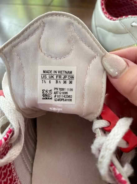 Photo of free Adidas women’s Trainers UK6 white/pink (Furzton MK4) #4