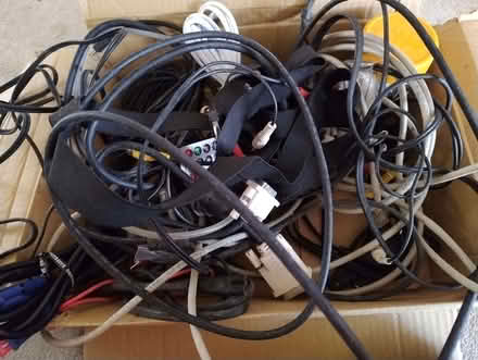 Photo of free Box of AV stuff (Countess Wear EX2) #1