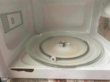 Photo of free 700w white microwave (WR15 Leigh Sinton) #4