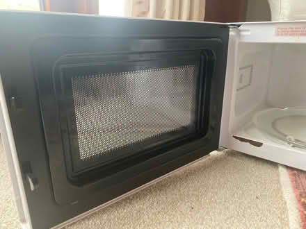 Photo of free 700w white microwave (WR15 Leigh Sinton) #3