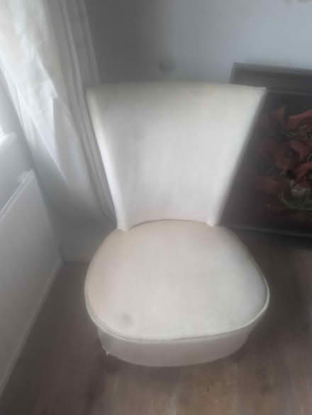 Photo of free Vintage bedroom chair (GU3) #3