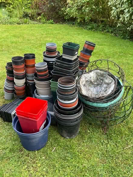 Photo of free Plant pots / hanging baskets (Chorley SK9) #1