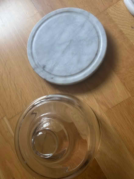 Photo of free Cole & Mason Marble Clear Dome Cheese Board 19cm diameter (Surbiton KT1) #2