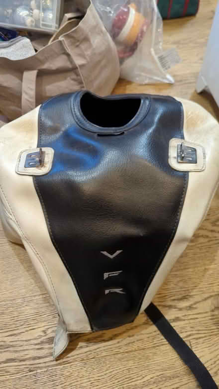 Photo of free vfr 1200 mount and bag (norbiton KT2) #1