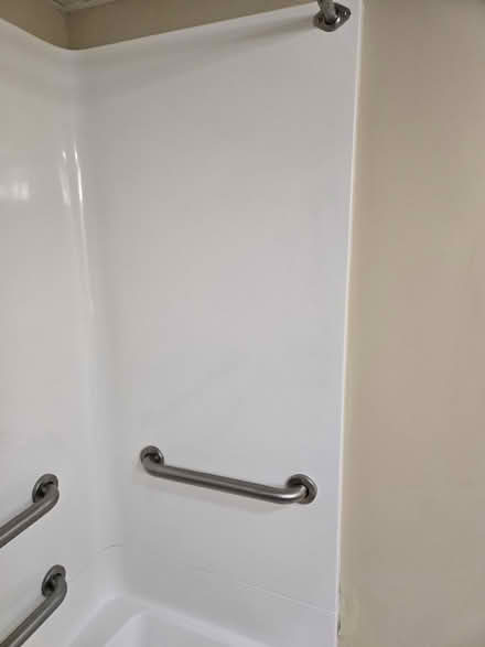 Photo of free Tub surround with handicap handles (12th street ocean city) #4