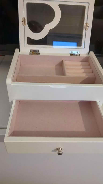 Photo of free Jewelry box (Fence Houses DH4) #2