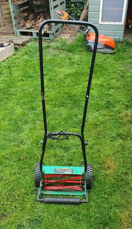 Photo of free Hand push lawn mower - needs fixing (South Norwood) #1