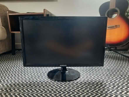 Photo of free HD Samsung Monitor (White Cross LA1) #1