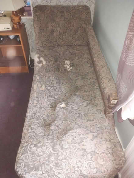 Photo of free Chase longue for reupholster job (Orwell SG8) #2