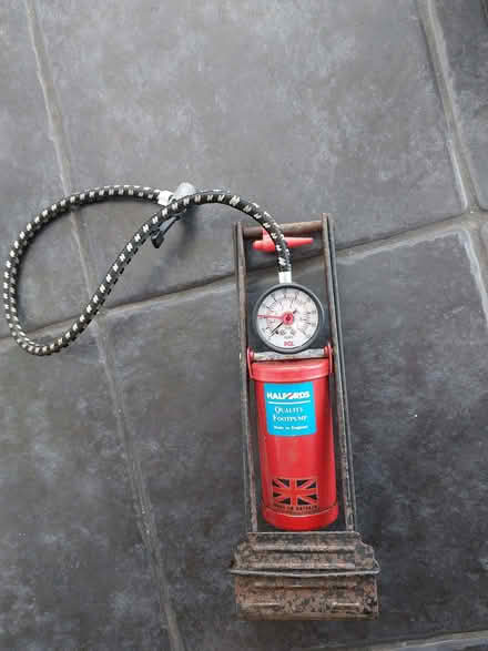 Photo of free footpump (Penryn TR10) #1