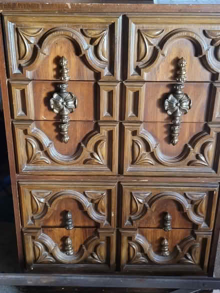 Photo of free Vintage chest of drawers (Belleville) #4