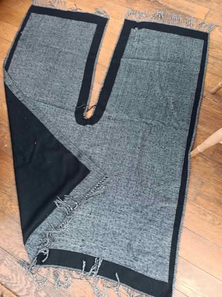 Photo of free Shawl, black and grey (RG4) #1