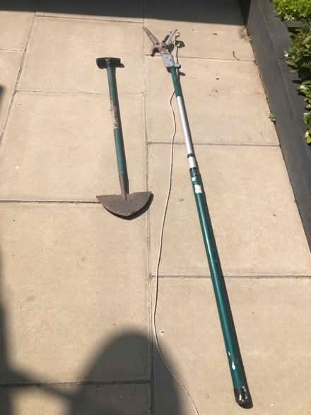 Photo of free Extending branch lopper and edging tool (Kimpton SG4) #1