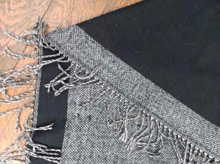 Photo of free Shawl, black and grey (RG4) #2