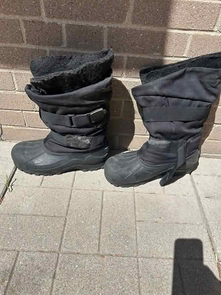Photo of free Men’s winter boots - 11 (Aurora SW) #1