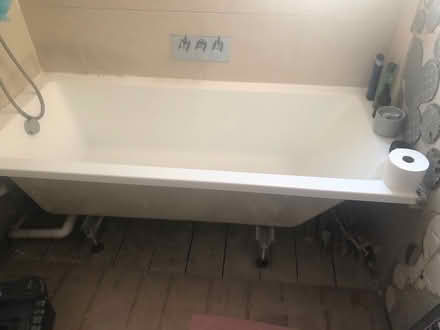 Photo of free bath (Hampton hill, TW12) #2