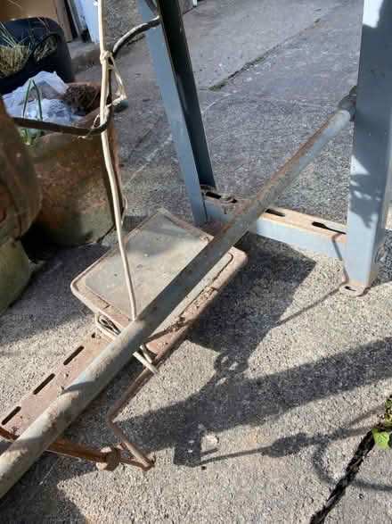Photo of free Singer sewing machine bench (Warton LA5) #3