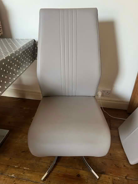 Photo of free dining chairs (BA2) #2