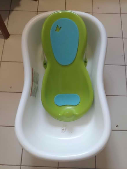 Photo of free Baby Bath Tub & infant insert (Near Baseline Rd. & Clyde Ave.) #1