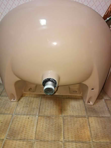 Photo of free Bathroom Wash basin and stand (Driffield YO25) #3