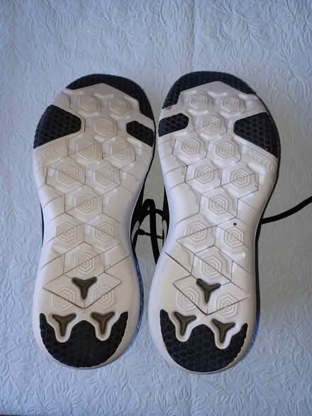 Photo of free Women's Nike Trainers Size 8.5 (Carlingwood) #2