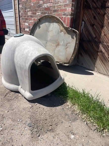 Photo of free Dogloo/Large outdoor dog house (North Denver - Globeville) #1