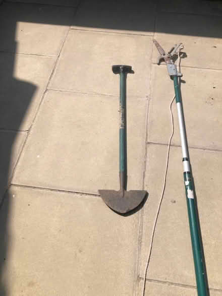 Photo of free Extending branch lopper and edging tool (Kimpton SG4) #2