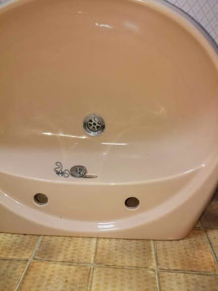 Photo of free Bathroom Wash basin and stand (Driffield YO25) #2