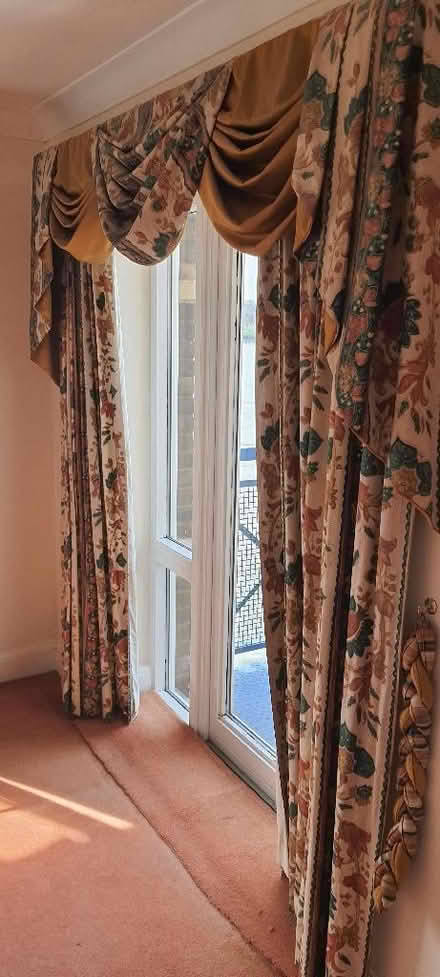 Photo of free Curtain rail x4 (Rotherhithe SE16) #4