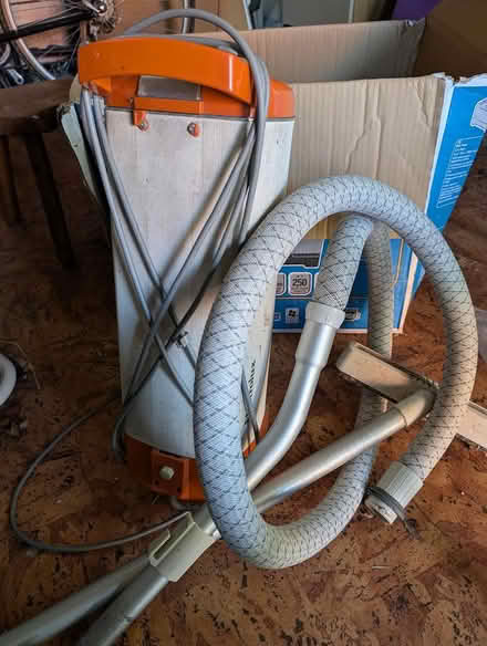 Photo of free vacuum with a few bags, cosby (Cosby LE91) #2