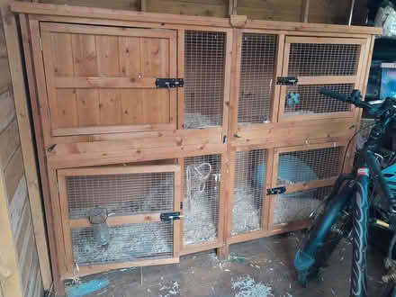 Photo of free Large rabbit hutch excellent condition (Bishopton Hamlet CV37) #2