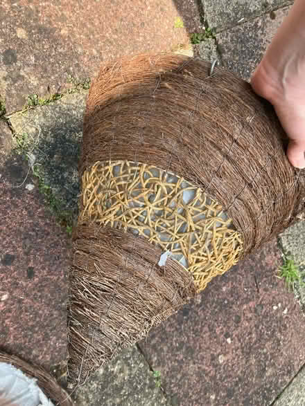 Photo of free Hanging baskets and house plant pots (Palmers Green N13) #4