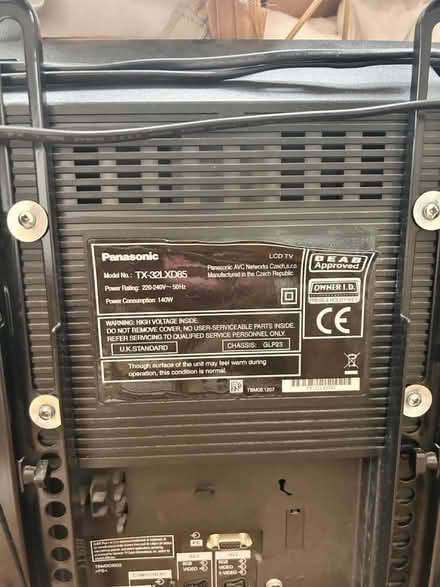 Photo of free 32” Panasonic TV with wall mount (OX2 Norham Manor) #3