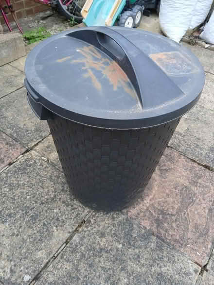 Photo of free Outdoor plastic dustbin (Spondon DE21) #1