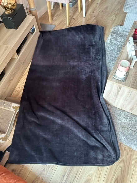 Photo of free Large fluffy blanket (Me58en) #1