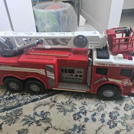 Photo of free Fires rescue car (EH4) #1