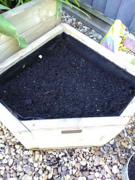 Photo of free Rowlinson Marberry Corner Garden Planter (Heacham PE31) #3