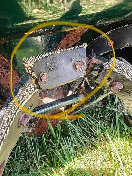 Photo of free 7 HP 21" gas snow blower (2808 Tradewind Dr., Miss.) #2