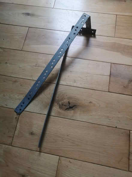 Photo of free Angle iron and brackets (Streatham SW16) #1