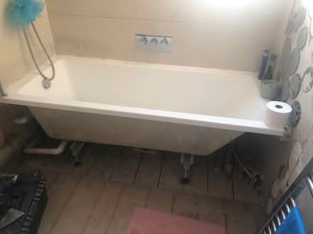 Photo of free bath (Hampton hill, TW12) #1