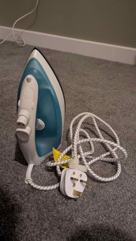Photo of free Steam Iron (E17) #1