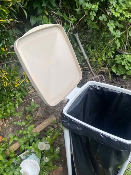 Photo of free Kitchen Bin/black refuse bag holder (Finsbury Park N4) #4