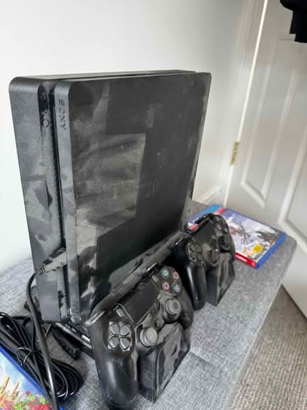 Photo of free PlayStation 4 with 2x games (SE229LF) #2
