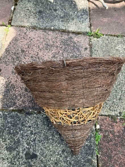 Photo of free Hanging baskets and house plant pots (Palmers Green N13) #2