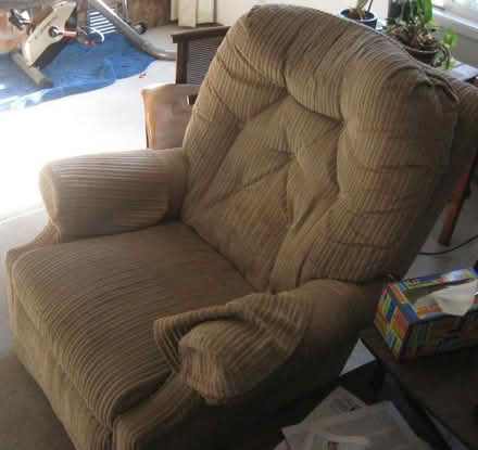 Photo of free recliner (Tumwater) #1