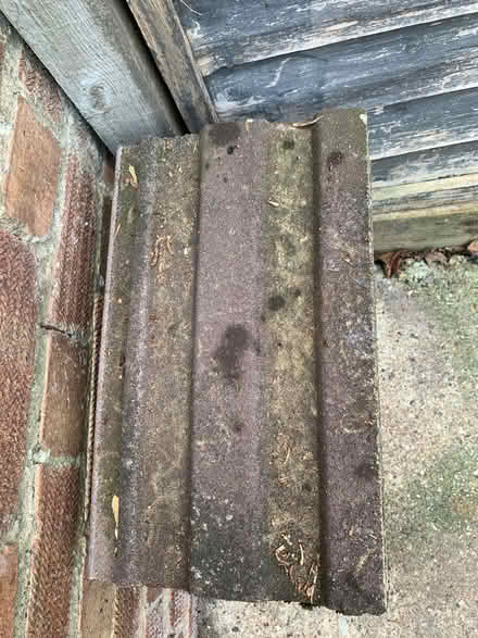 Photo of free 17 x Redlands 49 roof tiles (Tadworth) #2
