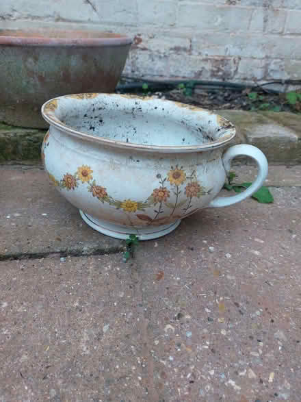Photo of free Vintage chamber pot (Wymondham NR18) #1