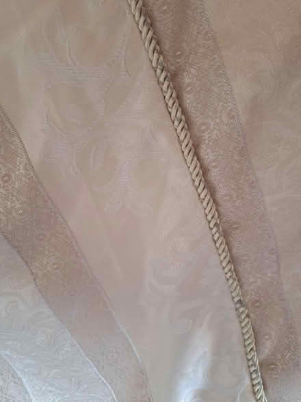 Photo of free Quality Double Bed Bedspread/ Comforter (Southport PR8) #2