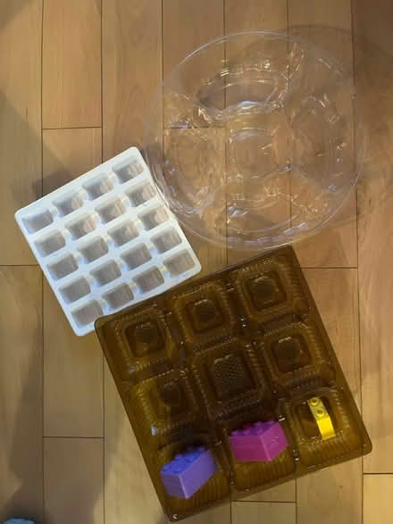 Photo of free (MK) Plastic trays, few mega blocks (Orléans) #1